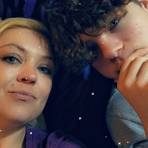 Meet your Posher, Lauren - Picture 1 of 1